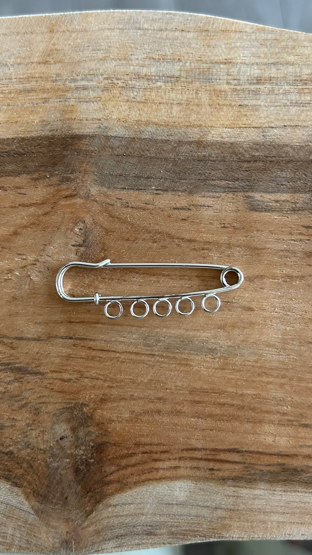 Broche pour tapis de selle