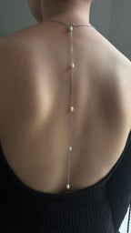 Collier dos nu